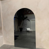 Boogspiegel zonder omlijsting